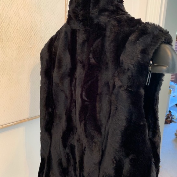 Faux fur black vest. L. - Picture 8 of 13